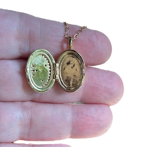 New Gold Sun & Stars Locket - Picture 7 of 7